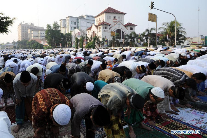 Indonesia là quốc gia Hồi giáo nên các nhà hàng ở Indonesia không phục vụ các món ăn chế biến từ thịt lợn và bia.