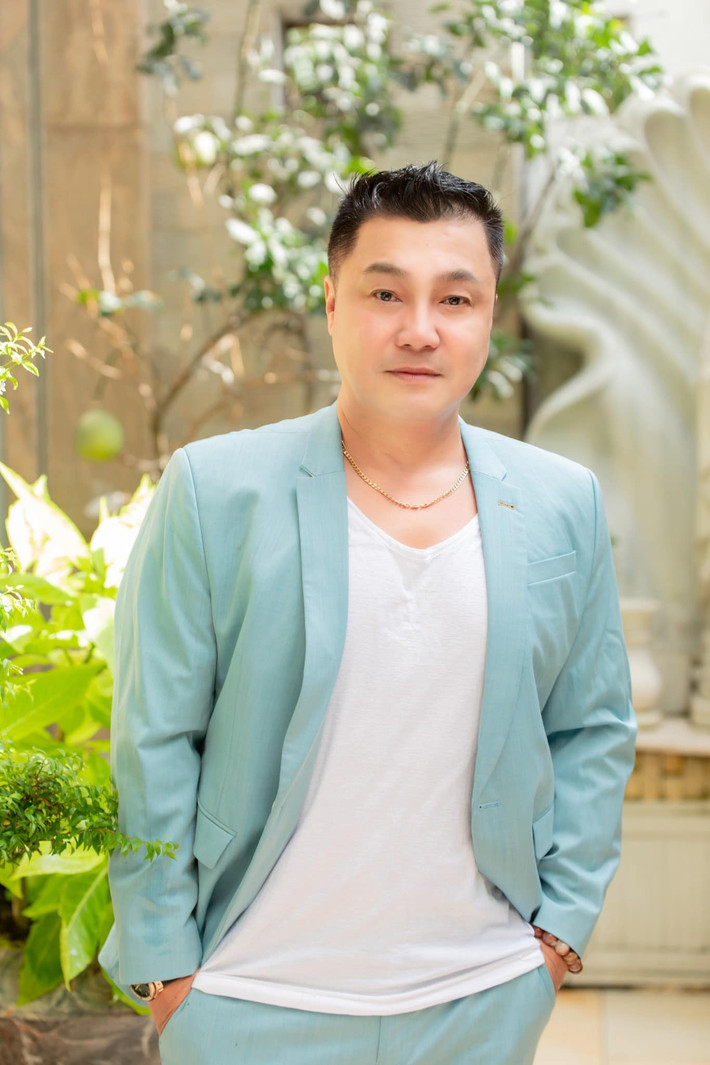Nam diễn viên khá kín tiếng về chuyện tình cảm. Lý Hùng chia sẻ, anh hài lòng với cuộc sống hiện tại.