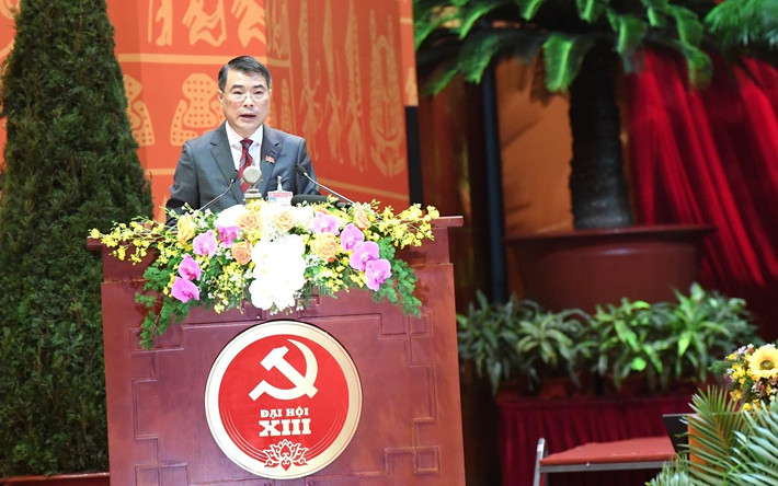Ông Lê Minh Hưng - Ủy viên Trung ương Đảng, Chánh Văn phòng Trung ương Đảng trình bày dự thảo chương trình làm việc để Đại hội xem xét, thông qua.