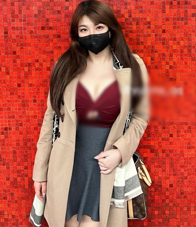 Theo tìm hiểu, hot girl Yukina cao 1m63, sở hữu vòng một khủng, vòng eo thon thả và vòng ba đầy đặn.