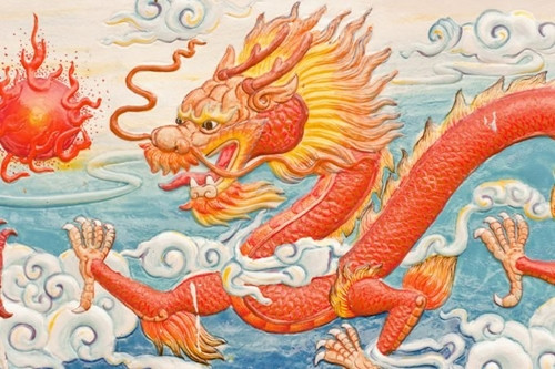 Đối với người tuổi Thìn, khi nắm được cơ hội, họ sẽ dốc toàn lực, cố sức hoàn hảo trong mọi việc. Vì chuyên tâm vào công việc, cố gắng đạt được thành tích tốt, tuổi Thìn dễ được quý nhân đánh giá cao, mở ra đỉnh cao trong sự nghiệp.