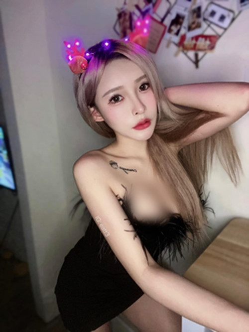 Đa số mọi người đều khen ngợi nhan sắc và dáng vóc săn chắc, quyến rũ của cô nàng.