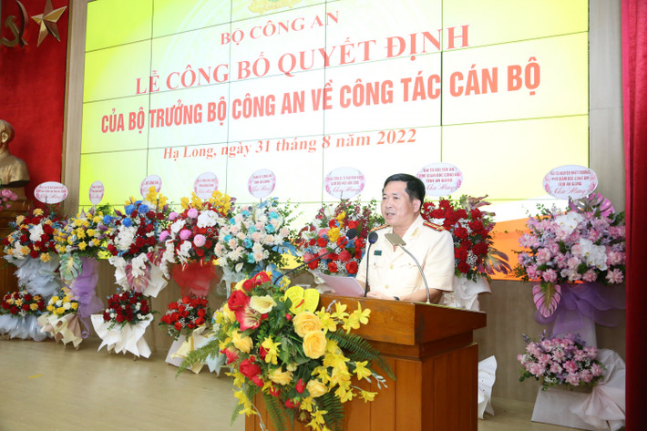 Đồng thời, cùng với tập thể Đảng ủy, lãnh đạo Công an tỉnh Quảng Ninh tiếp tục thực hiện có hiệu quả sự lãnh đạo, chỉ đạo của Đảng ủy, lãnh đạo Công an Trung ương, của Tỉnh ủy, HĐND, UBND tỉnh Quảng Ninh, sự phối hợp với các ban, ngành, đoàn thể, và quần chúng nhân dân, xây dựng lực lượng Công an Quảng Ninh trong sạch, vững mạnh, thực hiện thắng lợi nhiệm vụ đảm bảo an ninh quốc gia, giữ gìn trật tự an toàn xã hội trên địa bàn.