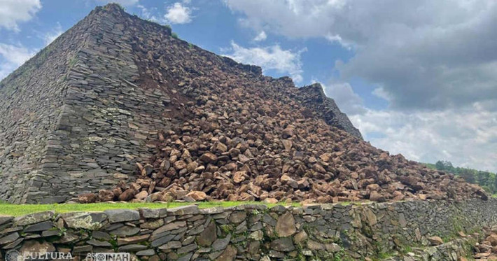 Kim tự tháp nằm ở Khu vực khảo cổ Ihuatzio, Michoacán, Mexico đã bị sụp đổ mảng lớn. Viện Nhân chủng học và Lịch sử Quốc gia Mexico (INAH) đánh giá mức độ thiệt hại của công trình cổ xưa này.