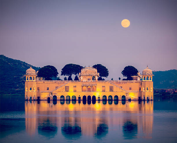 Nguyên nhân khiến cung điện Jal Mahal "nửa chìm nửa nổi" khiến nhiều người tò mò.
