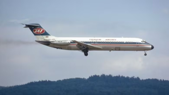 Vào ngày 26/1/1972, một thảm kịch hàng không kinh hoàng đã xảy ra. Khi đó, máy bay Douglas DC-9 mang số hiệu JAT367 của hãng hàng không Jat Airways rơi từ độ cao khoảng 10.000m xuống đất. Vụ việc xảy ra sau khi một quả bom phát nổ khi máy bay đang ở trên bầu trời.