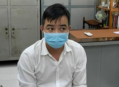 Bắt tạm giam Giám đốc Công ty Nam Phong đưa hối lộ để bán kit test: Liên quan đến vụ án tại Công ty Việt Á, Bệnh viện Thủ Đức và Công ty Nam Phong. Cơ quan CSĐT bắt tạm giam đối với Phạm Vũ Phong – Giám đốc Công ty Nam Phong, bị khởi tố về các tội: “Vi phạm quy định về đấu thầu gây hậu quả nghiêm trọng”, “Đưa hối lộ”. Đồng thời, khởi tố bị can Trương Thị Bảo Trân, nhân viên Bệnh viện Thủ Đức về hành vi “Vi phạm quy định về đấu thầu gây hậu quả nghiêm trọng”, “Nhận hối lộ”.