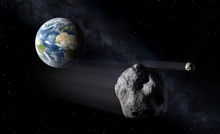 NASA đã xếp tiểu hành tinh 2020 XR vào nhóm vật thể gần Trái Đất (NEO), có nghĩa quỹ đạo của nó đôi khi khiến nó bay cách Mặt Trời trong khoảng 1,3 đơn vị thiên văn (AU), tương đương 1,3 lần khoảng cách trung bình giữa Trái Đất và Mặt Trời.