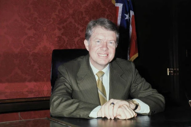 Thống đốc Georgia Jimmy Carter chụp ảnh tại văn phòng làm việc ở Atlanta sau khi giành chiến thắng trong cuộc bầu cử năm 1970. Ảnh: Bettmann/Getty Images.
