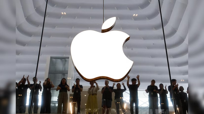 Theo nguồn tin rò rỉ, chuông cửa thông minh của Apple sẽ là đối thủ cạnh tranh trực tiếp với dòng sản phẩm Ring của Amazon. Tuy nhiên, hiện chưa rõ liệu sản phẩm công nghệ này có tích hợp tính năng quay video hay không. Ảnh: Bloomberg.