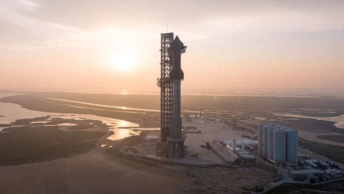 IFT-7 sẽ là lần phóng đầu tiên của Starship trong năm 2025. Năm 2024 ghi nhận 4 chuyến bay của Starship trong các tháng 3, 6, 10 và 11, gấp đôi số chuyến bay của Starship trong năm 2023.
