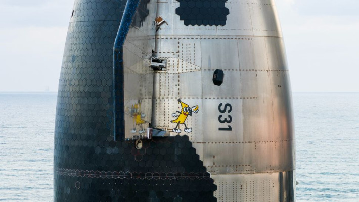 SpaceX lần đầu tìm cách bắt Super Heavy trong chuyến bay thử lần thứ 5 diễn ra vào tháng 10 vừa qua và thành công. "Đũa gắp" đã tóm trúng hoàn hảo tên lửa đẩy đang bay trở lại mặt đất.