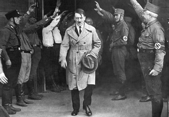 Hitler tự tin vào bài thi của mình. Thế nhưng, khi nhận kết quả, y thất vọng khi nằm trong danh sách 85 thí sinh bị trượt trong số 113 người dự thi.
