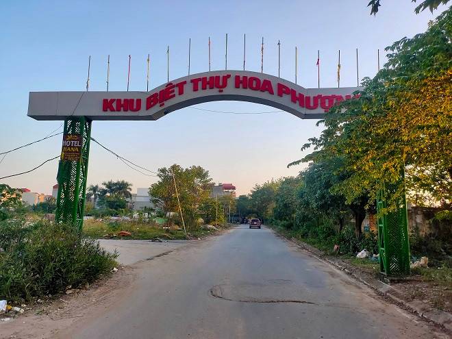 Hạ tầng giao thông dẫn vào khu biệt thự này đã được hoàn thiện khá đồng bộ.