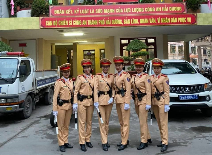 Trưởng Công an TP Hải Dương, Thượng tá Nguyễn Tuấn Hưng cho biết, tổ có 6 nữ chiến sĩ Công an trực tiếp làm nhiệm vụ. Mỗi ngày 2 ca sáng, chiều, các nữ chiến sĩ có nhiệm vụ đứng chốt, điều tiết giao thông tại một số nút giao thông trọng điểm và một số điểm trường trên địa bàn thành phố.