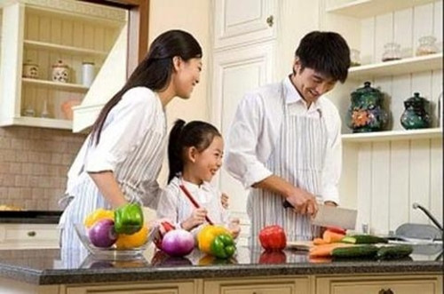 Một nghiên cứu gần đây tại Mỹ cho thấy, những công việc nhà, cụ thể việc rửa bát, là chìa khóa quan trọng trong mối quan hệ giữa vợ và chồng, đồng thời nó cũng ảnh hưởng gián tiếp đến sự thỏa mãn trong chuyện chăn gối.