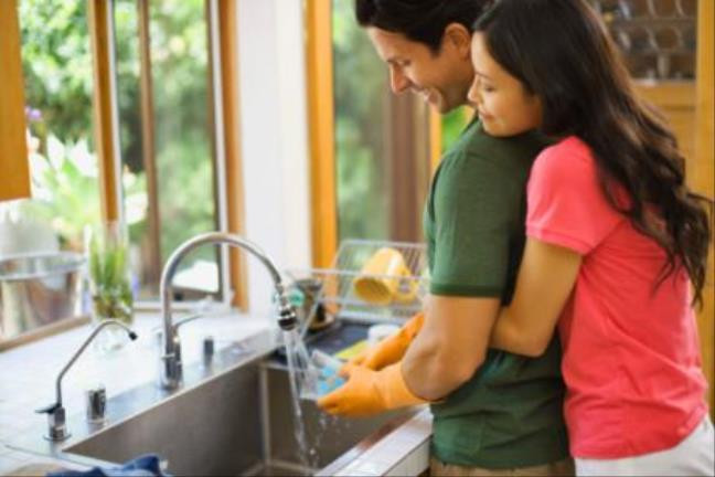 Lý do chính là họ cảm thấy cảm xúc được xoa dịu vì cảm thấy đây là hoạt động "làm việc theo nhóm". Thông qua các vai trò khác nhau như một người rửa, một người tráng và úp bát... nó thể hiện rằng cả hai đang làm việc hướng tới một mục tiêu chung.