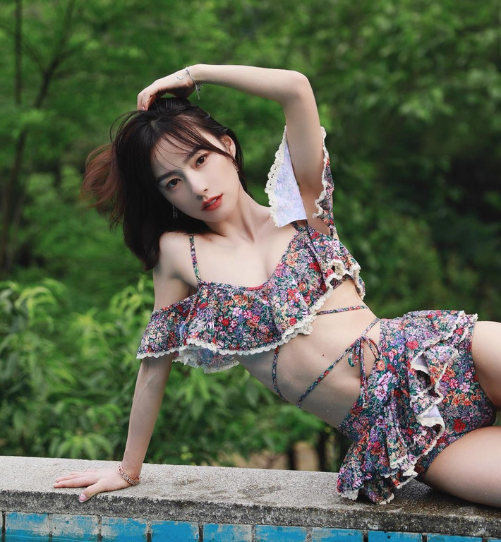 Nhiều người hâm mộ của hot girl nhận xét, chỉ cần nhìn Trần Ương diện đồ tập thôi, họ cũng vô cùng "đã mắt" rồi.