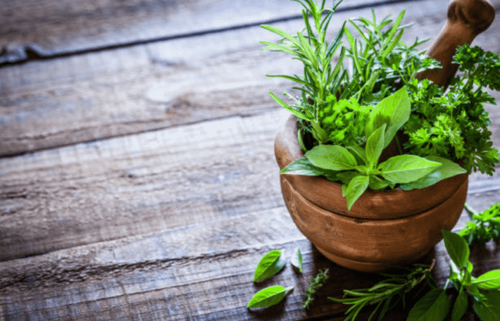 Loại cuối cùng là những loại thực phẩm chức năng, các loại thuốc dân gian. Ở đây lưu ý đặc biệt, nếu đã biết u xơ tử cung nhưng muốn dùng thuốc bắc để bồi bổ thì bệnh nhân phải đi khám bệnh tại nơi uy tín và trao đổi cụ thể với bác sĩ.