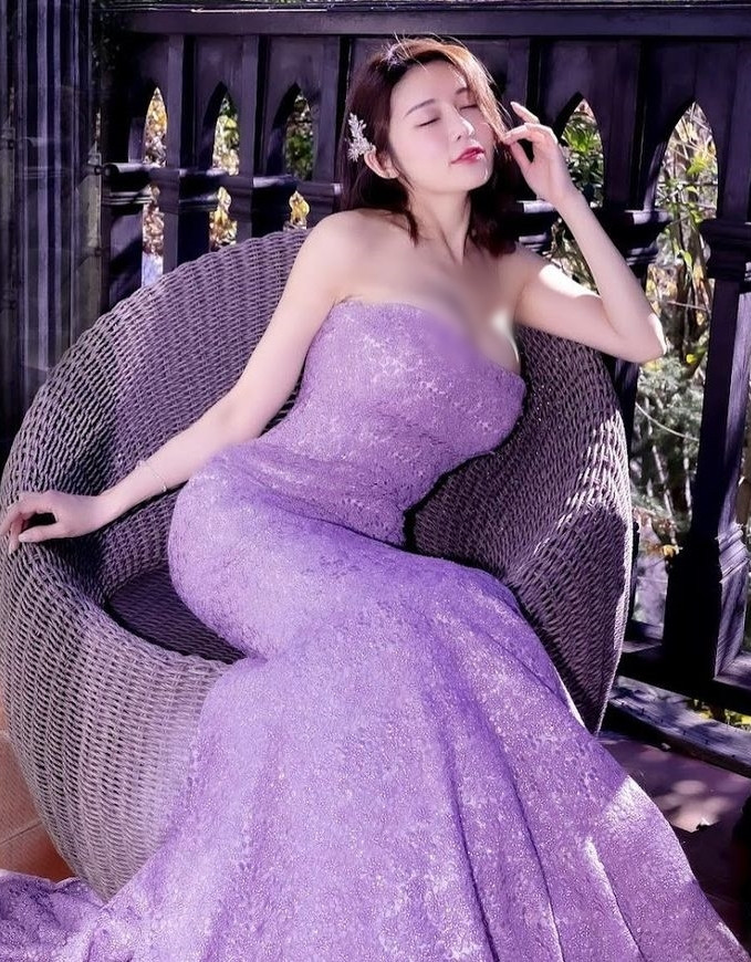 An Hi thường xuyên chia sẻ những hình ảnh quyến rũ, nóng bỏng trên trang Instagram cá nhân, thu hút hơn 1 triệu người hâm mộ theo dõi.