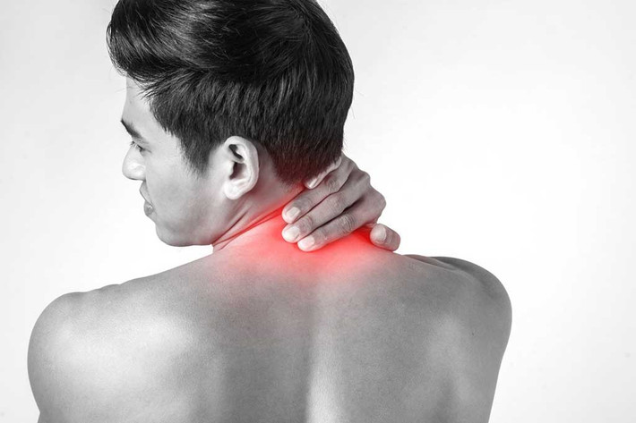 Khi xảy ra hiện tượng đó, anh Lý bôi thuốc cho bớt đau hoặc đi xoa bóp chứ không đến bệnh viện. Nhưng gần đây, những cơn đau vai gáy không thể chịu đựng được, anh Lý đành đi khám, không ngờ khám xong lại nhận được kết quả là ung thư gan giai đoạn cuối.