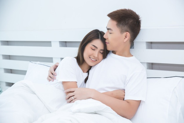 3- Sau khi uống rượu: Uống một số đồ uống kích thích như rượu, bia trước khi quan hệ tình dục sẽ làm tăng khả năng đột tử. Cụ thể, uống rượu có thể làm tăng tốc độ lưu thông máu của chúng ta, tạo gánh nặng lên tim, kích thích đột tử.