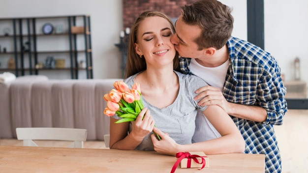 7 - Dùng thuốc: Những người thể chất không tốt hoặc muốn tăng sự thoải mái trong quan hệ tình dục thường thích uống một số loại thuốc như thuốc kích thích. Những loại thuốc này có tác dụng phụ, khiến tỷ lệ mắc bệnh và đột tử cũng sẽ tăng lên rất nhiều.