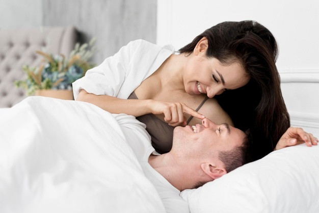 1 - Những người thường mắc các bệnh tiềm ẩn: Những người này nếu hoạt động quá sức trong lúc quan hệ tình dục rất dễ sinh bệnh, thậm chí đột tử. Đột tử thường rất dễ xảy ra đối với các bệnh nhân bị tim, huyết áp cao và bệnh mạch vành.