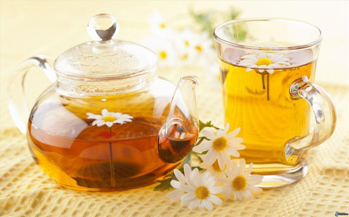 Mẹ chồng cô Vương Khiết thấy vậy luôn miệng nhắc nhở cô nghỉ ngơi, uống nhiều nước, tốt nhất là uống trà hoa cúc mỗi ngày để thanh nhiệt, giải độc. Cô Vương Khiết cũng nghe lời mẹ chồng, cố gắng giữ gìn sức khỏe.