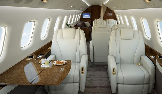 Loại máy bay Beechcraft King Air 350 có từ một đến hai phi công, có thể chở tối đa 11 người. Trong khi đó, chiếc Legacy 600 mới có khả năng chở 3 thành viên phi hành đoàn cùng 13 hành khách trong cabin tiện nghi. Ảnh: nội thất chiếc Legacy 600.