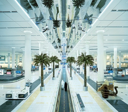 Sân bay quốc tế Dubai đóng vai trò to lớn trong ngành công nghiệp hàng không cho UAE.