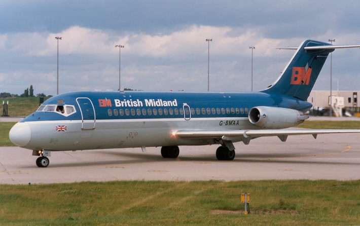 6. DC-9/MD-80 với 10 vụ tai nạn gây chết người. McDonnell Douglas DC-9 là dòng máy bay có động cơ kép được chế tạo từ năm 1965 để phục vụ cho những chặng ngắn thường xuyên. Năm 2012, chuyến bay của Nigeria, do mất năng lượng ở cả hai động cơ, đã đâm vào một khu dân cư ở Lago, khiến toàn bộ 153 người trên máy bay và 10 cư dân thiệt mạng.