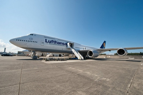 Chiếc 747-8 mới của Boeing được bán với giá lên tới 407 triệu USD. Năm 2012, Lufthansa (Đức) đã trở thành hãng hàng không đầu tiên nhận chiếc 747-8 vào phi đội máy bay chở khách đường dài của hãng.