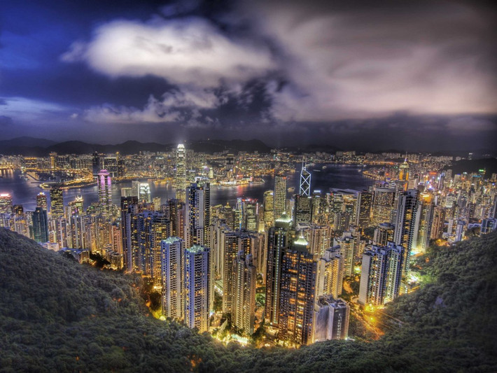 2. Hong Kong: Giống với nhiều lãnh thổ khác trong danh sách này, Hong Kong là một đặc khu hành chính của Trung Quốc, nhưng có quy định và chính sách thuế của riêng mình. Hong Kong được xếp hạng quốc gia tốt nhất trên thế giới để xin giấy phép trong lĩnh vực xây dựng.