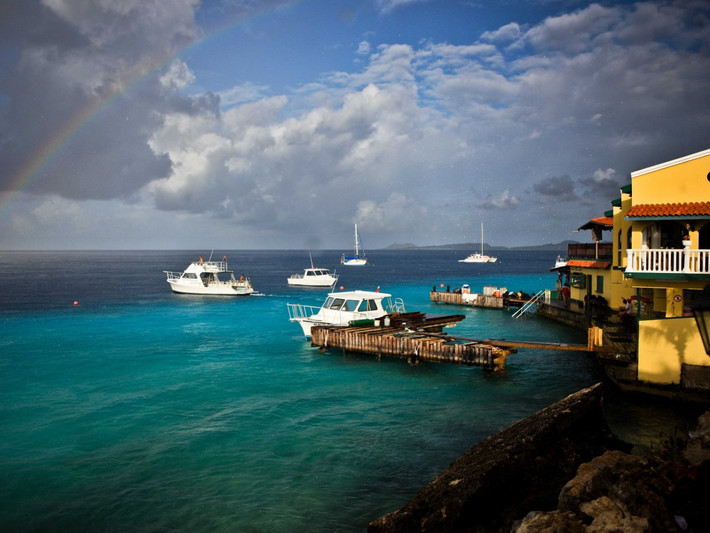4. Bonaire (một lãnh thổ hải ngoại của Hà Lan): Năm 2001, Bonaire sửa đổi một phần chế độ thuế của họ với hình ảnh của một thiên đường thuế.