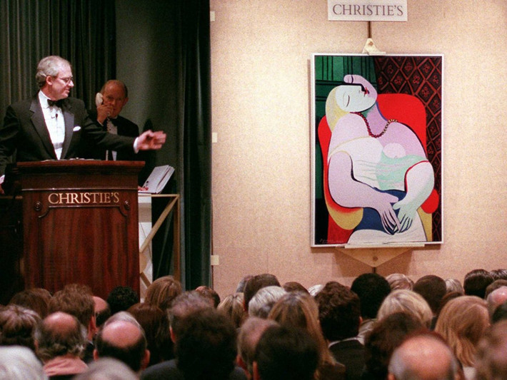 Trong một phiên đấu giá tại New York, Cohen đã mua lại bức tranh “The Dream” của Picasso với giá 155 triệu USD. Điều đặc biệt là bức tranh này đã bị chủ nhân trước lỡ tay chọc thủng trong một lần say rượu.
