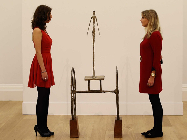 Một tác phẩm điêu khắc đồng mang tên "Chariot" của nghệ sĩ Alberto Giacometti được tỷ phú Steve Cohen mua với giá 100 triệu USD.