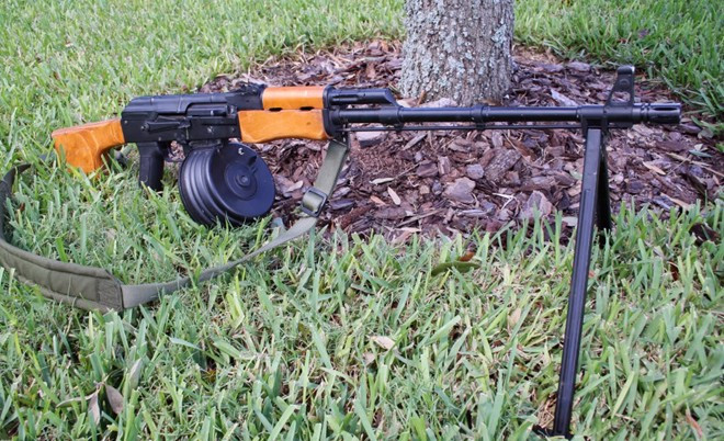 Giống với AK-47, RPK là khẩu súng do nhà thiết kế Mikhail Kalashnikov phát triển. Nó chính thức góp mặt trong biên chế quân đội Liên Xô cuối thập niên 1950. Cùng với súng trường tấn công AKM, RPK ra đời theo chương trình chuẩn hóa các loại vũ khí nhỏ của Hồng quân Liên xô. Hiện tại, RPK vẫn được sản xuất và sử dụng trong quân đội nhiều quốc gia.