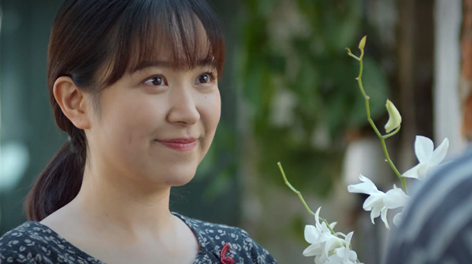 Kim Oanh cho biết, giọng nói của nhân vật Lan trong phim cũng chính là giọng thật của nữ diễn viên ở ngoài đời. Kim Oanh vốn được sinh ra ở Huế và lớn lên tại Quảng Trị.