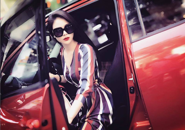 Nữ diễn viên sinh năm 1990 thường xuyên đăng tải những hình ảnh ăn mặc rất hợp mốt và sành điệu.