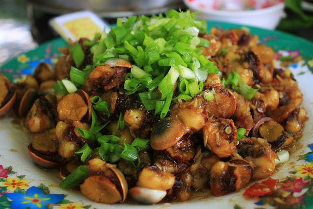 Ốc cừ Lý Sơn: Ốc cừ trong vùng biển Lý Sơn ngon hơn hẳn so với ốc ở các vùng biển khác. Người dân đảo Lý Sơn thường chế biến ốc cừ thành nhiều món ngon như nướng, luộc hay xào sả ớt vô cùng hấp dẫn. Ảnh: Internet.