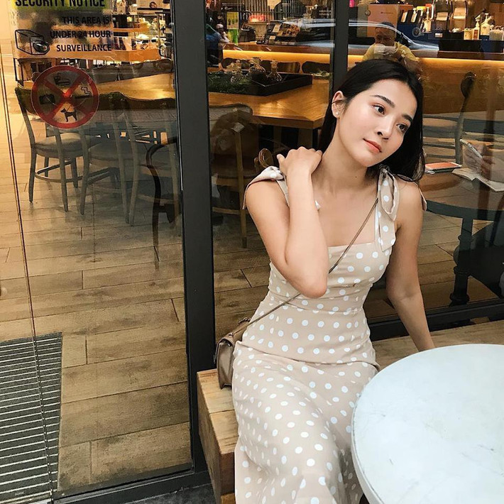 Thú nhận khi đi công tác, du lịch dài ngày không thể tránh khỏi cảm giác ngại tập luyện nhưng cô nàng luôn cố gắng dành 10 - 15 phút thực hiện các bài tập bụng, squat không đòi hỏi dụng cụ để giữ cơ.