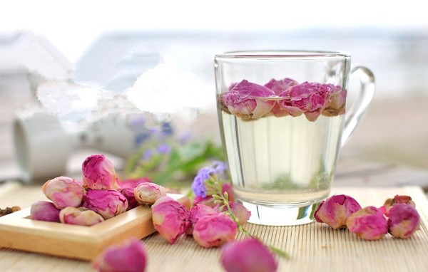 Trị đau bụng, lỵ và tiêu chảy: Nụ hoa ban (phơi âm can) 15g hãm với nước sôi 57 phút, uống trước khi ăn sáng, uống liền 1 tuần. Hoa ban tươi, nấu canh ăn hàng ngày, chú ý khi nấu không nên dùng quá nhiều dầu mỡ.