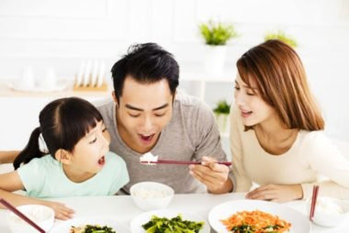 Phụ huynh Nhật Bản luôn biết cách khuyến khích con mình thưởng thức các bữa ăn nhẹ nhưng với số lượng và tần suất phù hợp.