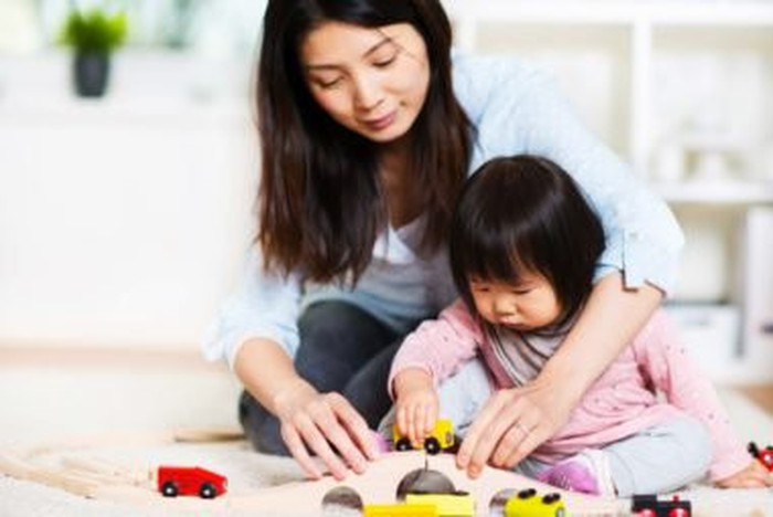 Ở Nhật, cha mẹ quản lý con trong việc ăn uống giống như “ông chủ”. Họ thiết lập những nguyên tắc, sự hướng dẫn để con cái làm theo, lắng nghe những câu hỏi của chúng, giải thích một cách hợp lý về các nguyên tắc đó.
