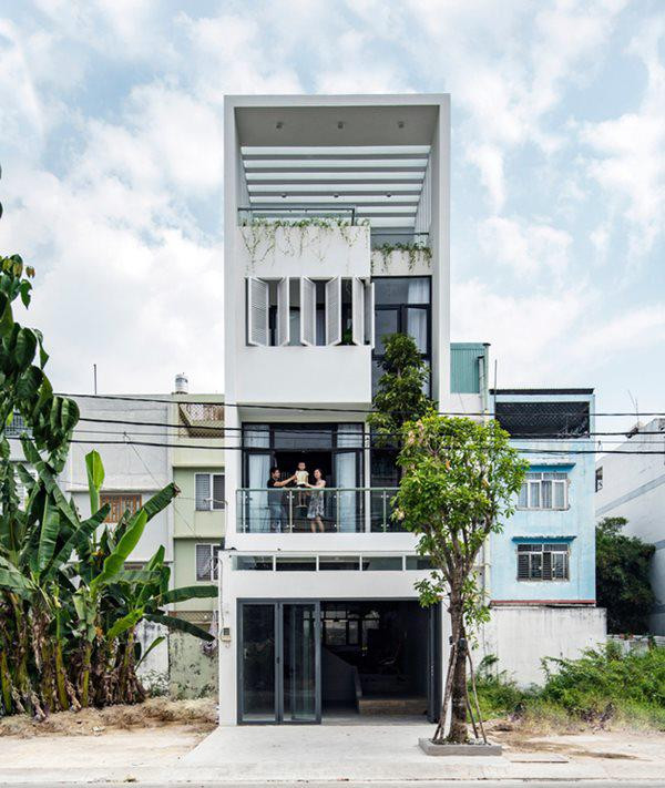 Mới đây, trang tạp chí kiến trúc uy tín ArchDaily đã đăng tải các hình ảnh về căn nhà và dành nhiều lời khen cho thiết kế.