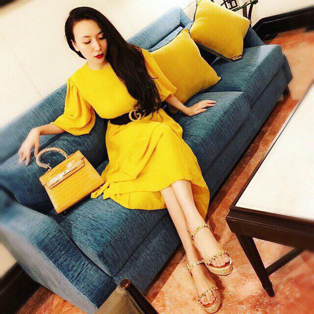Thời trang hàng hiệu của Thảo Bebe không hề kém cạnh các hot girl nổi tiếng nào.