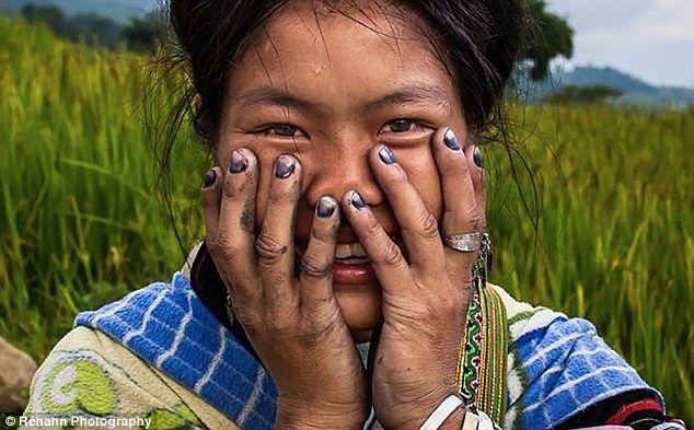 Sau đó, nhiếp ảnh gia Rehahn đã chọn Việt Nam làm điểm dừng chân và cùng vợ con sinh sống ở Hội An.