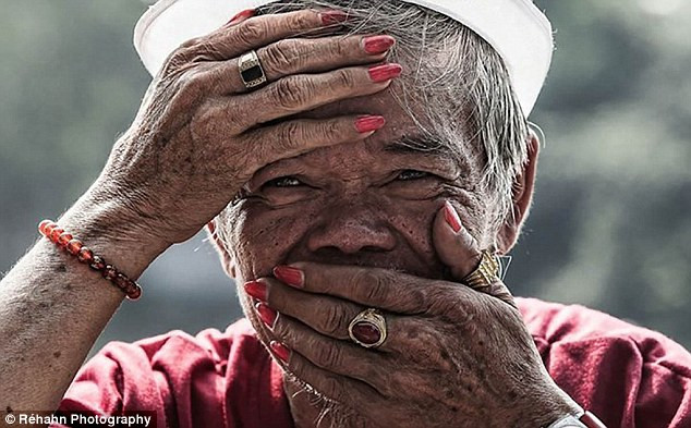 Ông Réhahn đã sống ở Hội An 3 năm. Trong thời gian ở Việt Nam, nhiếp ảnh gia người Pháp đã hiểu được ý nghĩa của hạnh phúc thông qua những bức ảnh ông chụp.
