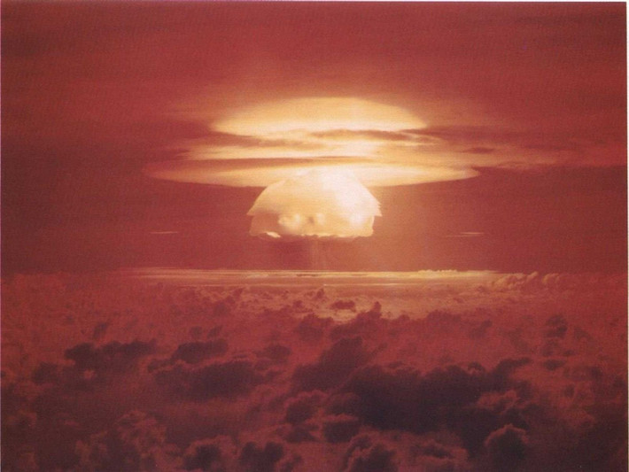 Castle Bravo là vụ nổ hạt nhân mạnh nhất do Mỹ tiến hành nằm trong chuỗi chiến dịch Castle. Đây là vụ thử nghiệm bom hydrogen đầu tiên do Mỹ tiến hành tại đảo Bikini, thuộc quần đảo Marshall, Thái Bình Dương, với đương lượng nổ 15 megaton TNT. Sau vụ nổ, lượng phóng xạ phát tán trên diện tích 160 km tính từ tâm vụ nổ.